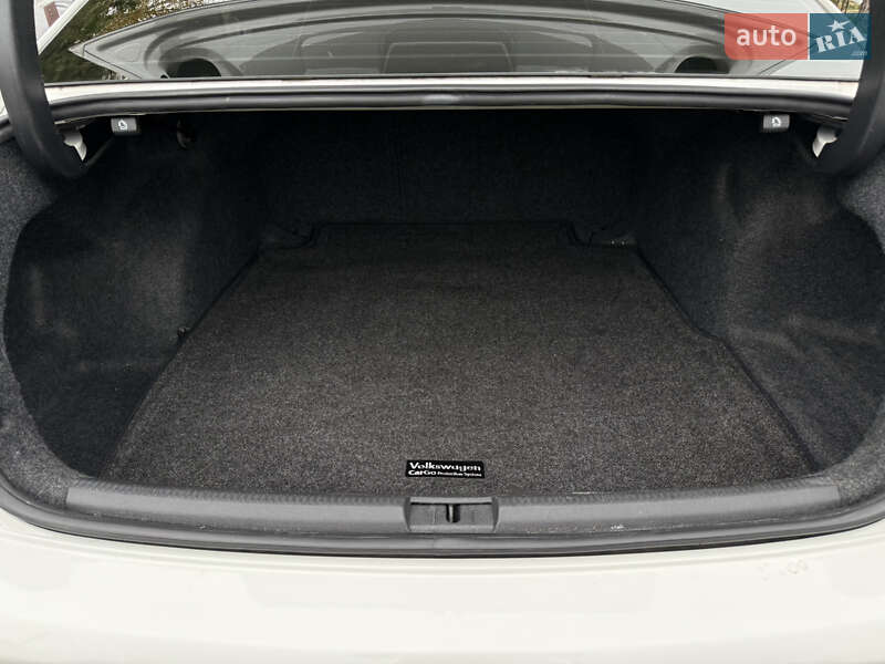 Седан Volkswagen Passat 2015 в Одессе