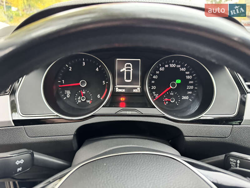 Универсал Volkswagen Passat 2015 в Ровно