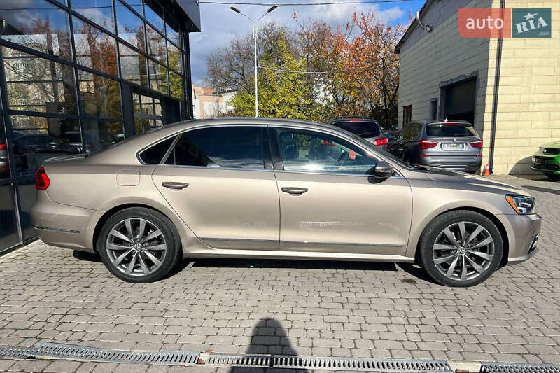 Седан Volkswagen Passat 2015 в Ивано-Франковске