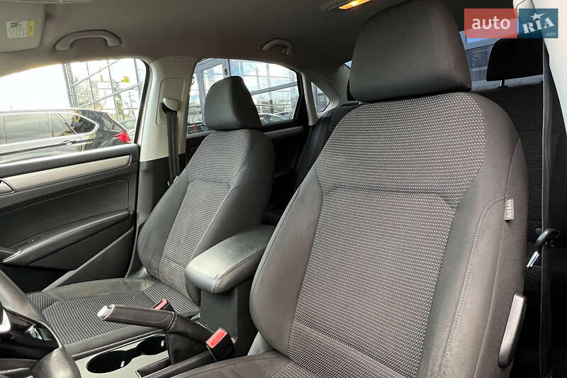 Седан Volkswagen Passat 2015 в Ивано-Франковске
