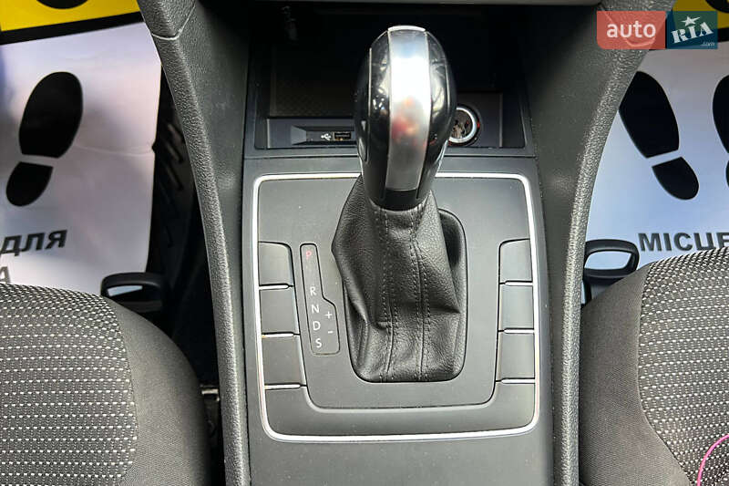 Седан Volkswagen Passat 2015 в Ивано-Франковске