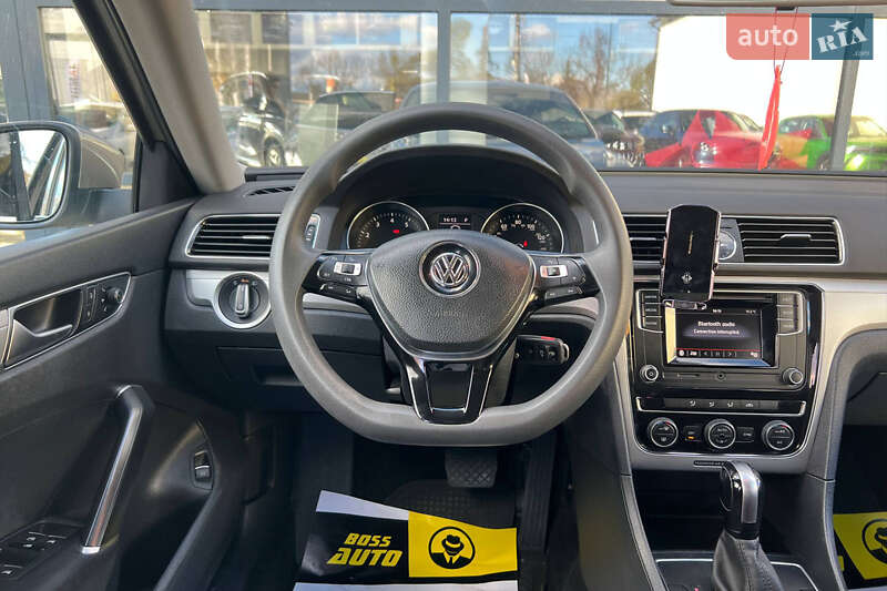 Седан Volkswagen Passat 2015 в Ивано-Франковске