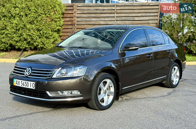 Седан Volkswagen Passat 2011 в Киеве