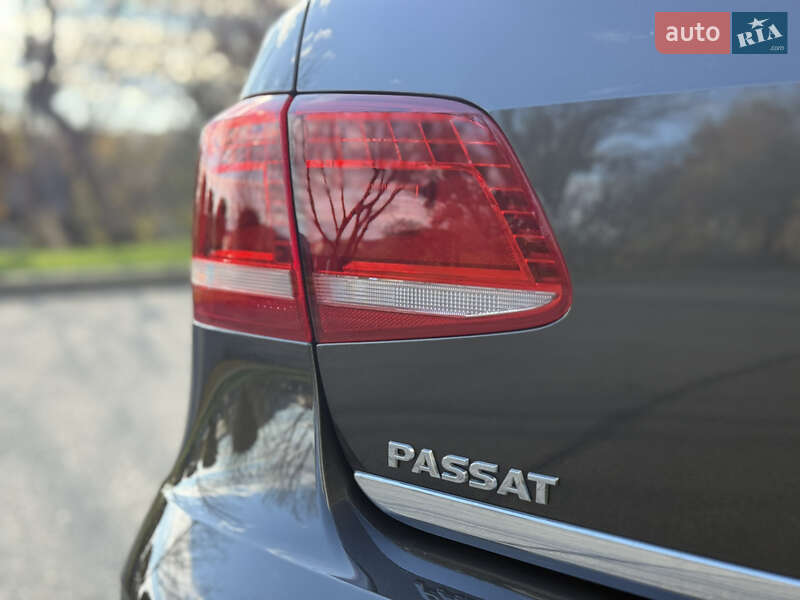 Седан Volkswagen Passat 2011 в Киеве