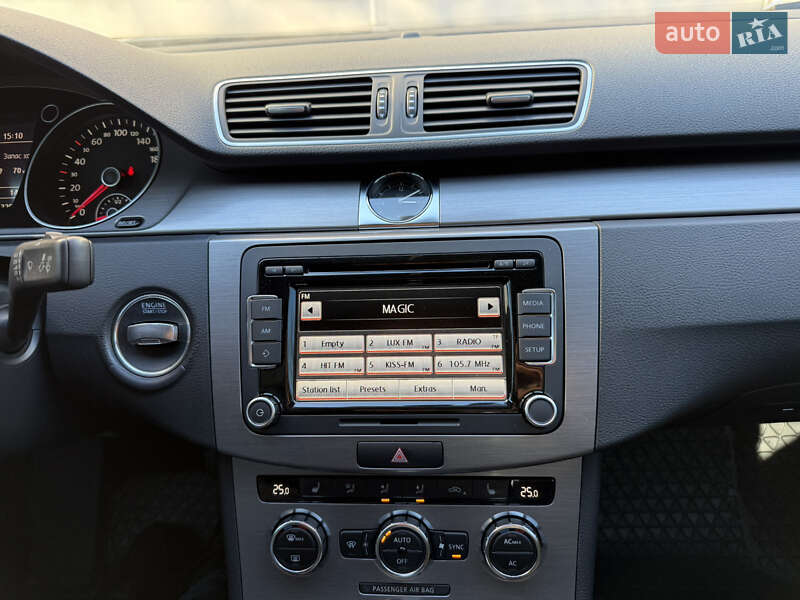 Седан Volkswagen Passat 2011 в Киеве