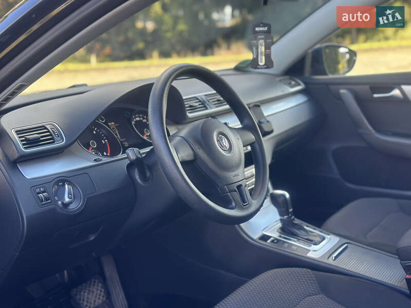 Седан Volkswagen Passat 2013 в Дубні