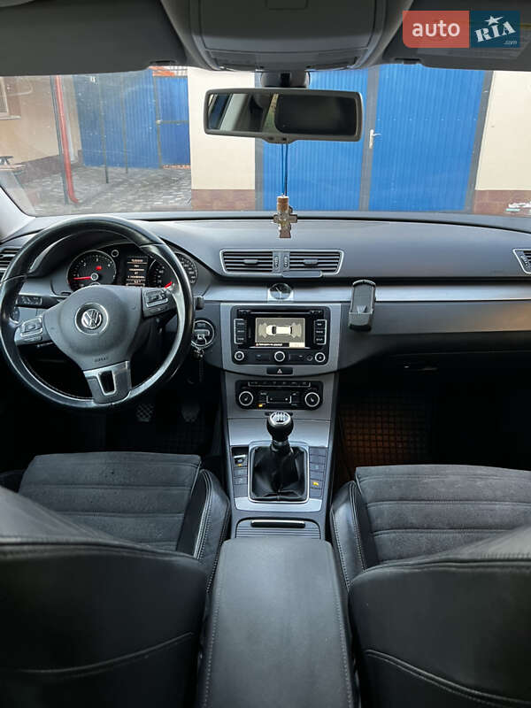 Универсал Volkswagen Passat 2012 в Кельменцах