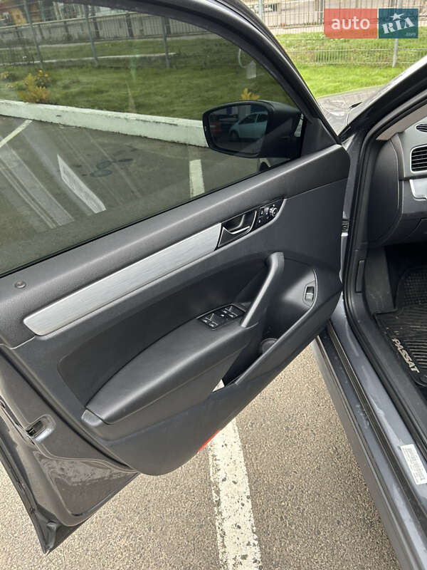 Седан Volkswagen Passat 2013 в Одессе