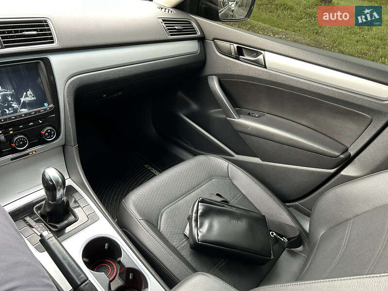 Седан Volkswagen Passat 2013 в Одессе