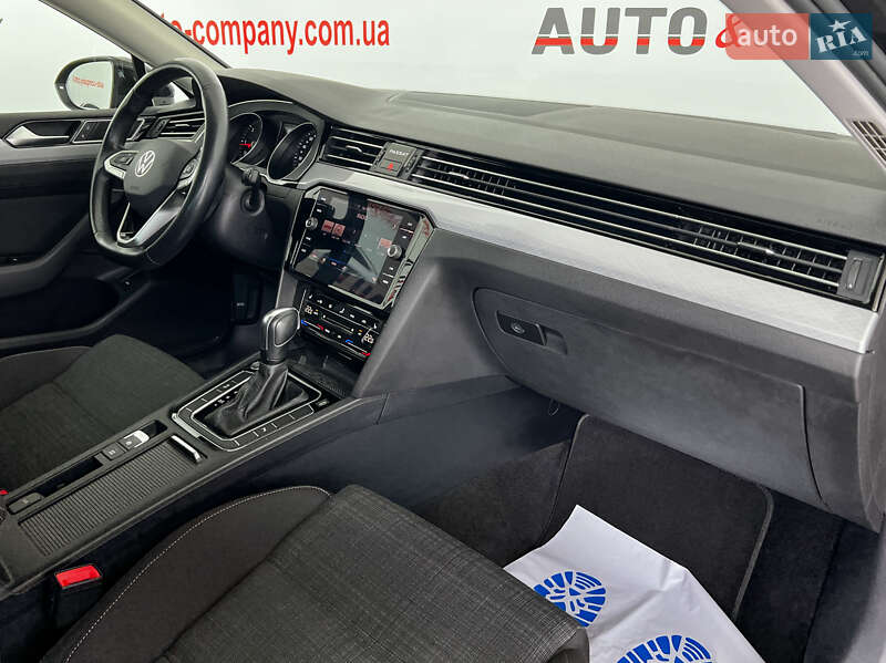 Універсал Volkswagen Passat 2021 в Львові