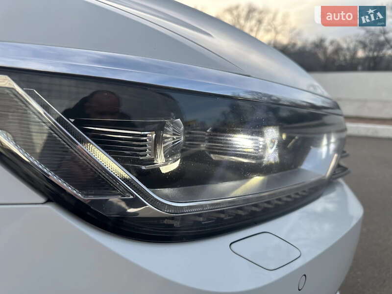 Седан Volkswagen Passat 2016 в Одессе