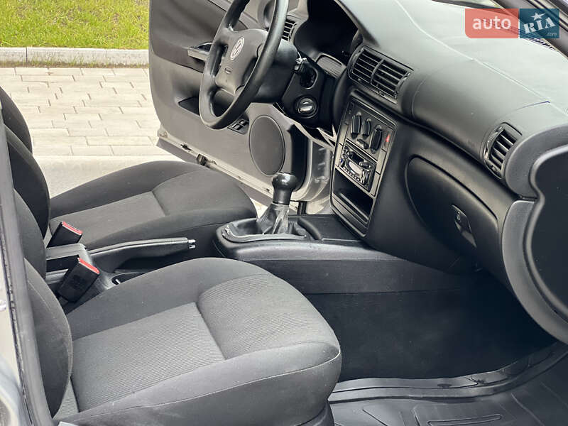 Седан Volkswagen Passat 2001 в Тернополе