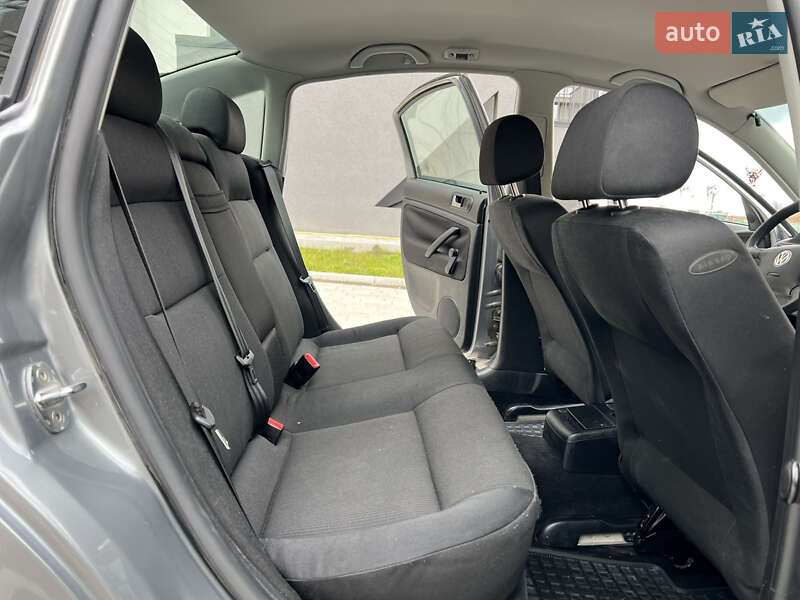 Седан Volkswagen Passat 2001 в Тернополе