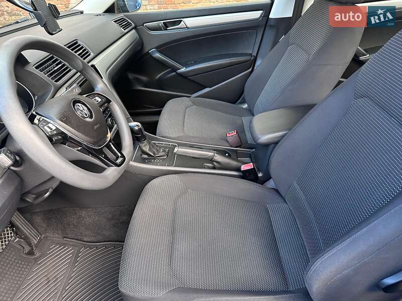 Седан Volkswagen Passat 2016 в Киеве