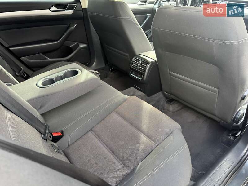 Универсал Volkswagen Passat 2015 в Черновцах