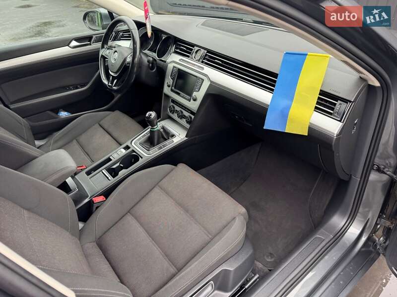 Универсал Volkswagen Passat 2015 в Черновцах