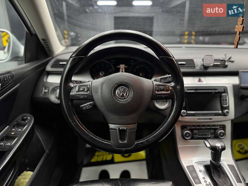 Седан Volkswagen Passat 2010 в Чернівцях