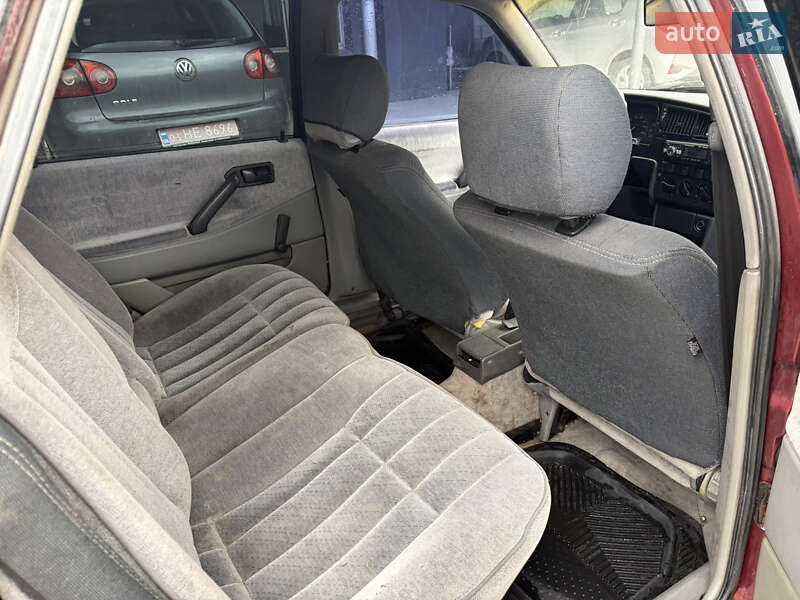 Седан Volkswagen Passat 1992 в Кременці