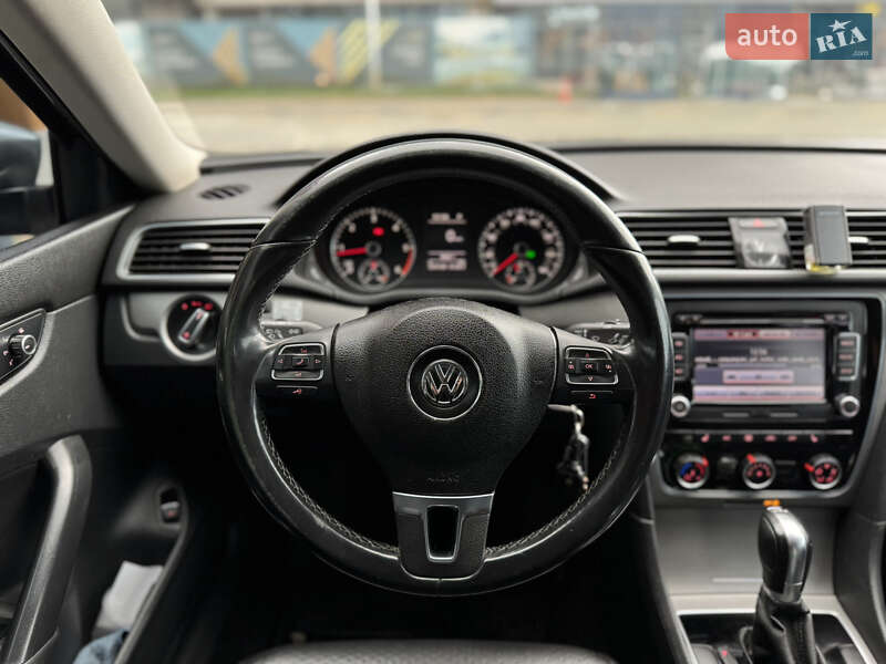 Седан Volkswagen Passat 2014 в Киеве