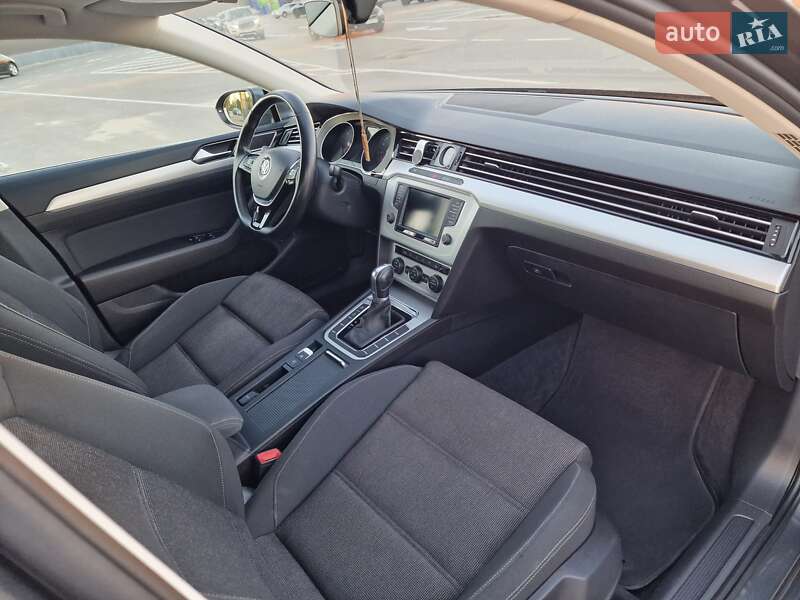 Універсал Volkswagen Passat 2015 в Києві фото 26 Універсал Volkswagen Passat 2015 в Києві