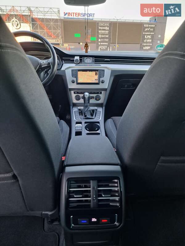 Універсал Volkswagen Passat 2015 в Києві фото 33 Універсал Volkswagen Passat 2015 в Києві
