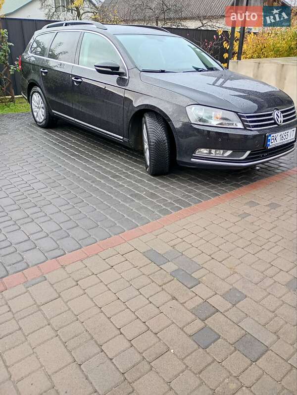 Универсал Volkswagen Passat 2012 в Маневичах