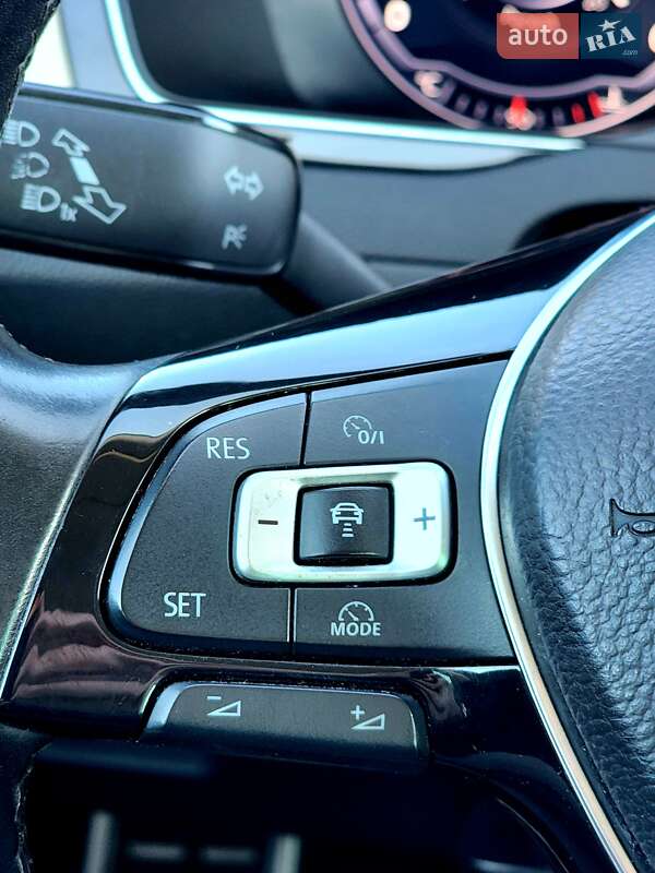 Седан Volkswagen Passat 2015 в Черновцах