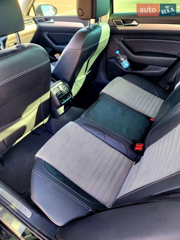 Седан Volkswagen Passat 2015 в Черновцах