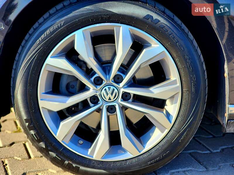 Седан Volkswagen Passat 2015 в Черновцах