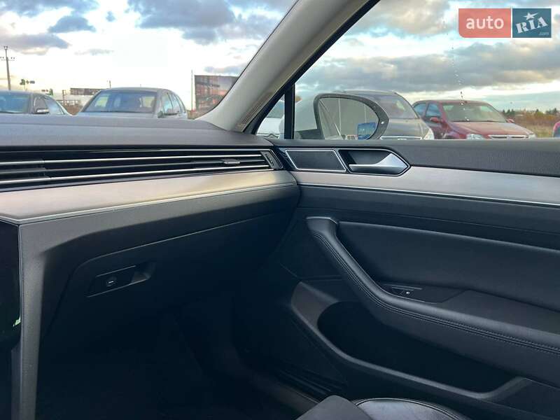 Універсал Volkswagen Passat 2016 в Львові фото 32 Універсал Volkswagen Passat 2016 в Львові