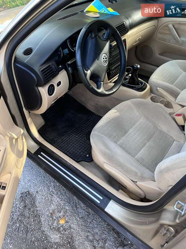 Седан Volkswagen Passat 2002 в Емильчине фото 6 Седан Volkswagen Passat 2002 в Емильчине