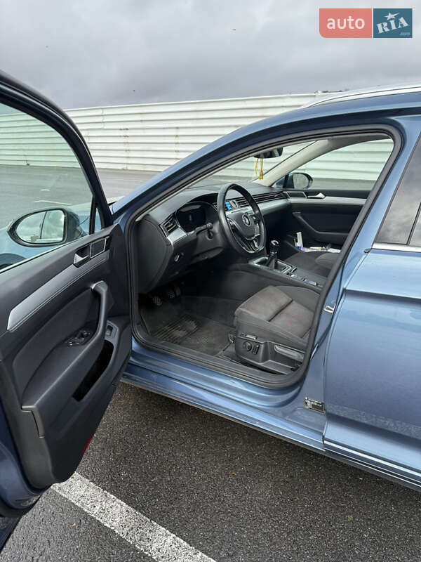 Универсал Volkswagen Passat 2017 в Львове фото 24 Универсал Volkswagen Passat 2017 в Львове