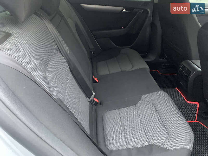 Седан Volkswagen Passat 2011 в Монастириській
