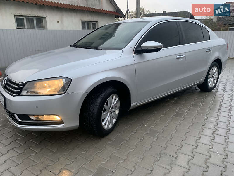 Седан Volkswagen Passat 2011 в Монастириській