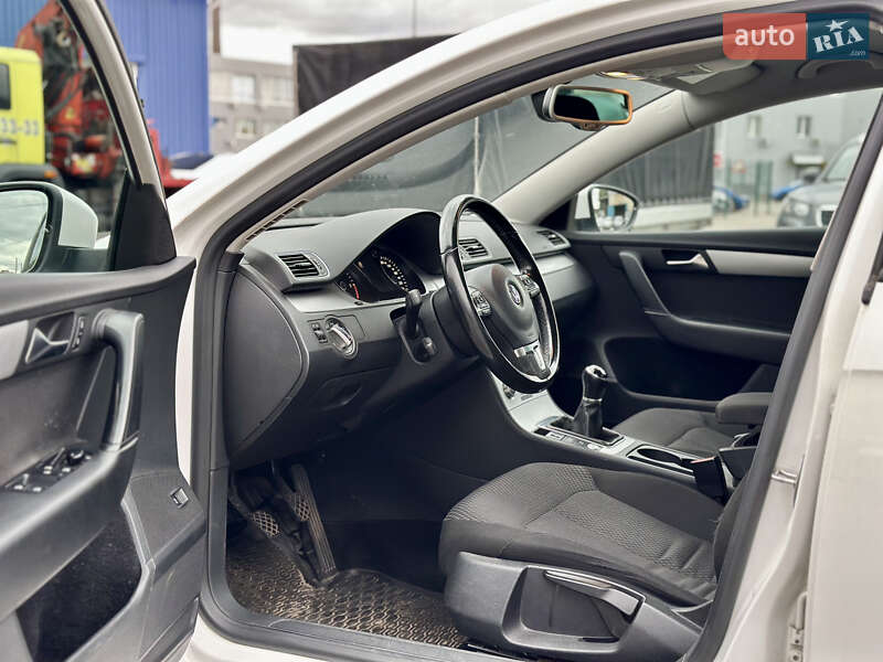Седан Volkswagen Passat 2013 в Киеве фото 9 Седан Volkswagen Passat 2013 в Киеве