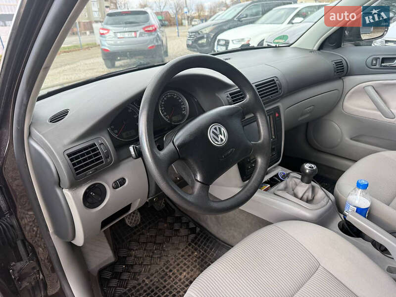 Седан Volkswagen Passat 2004 в Коломые