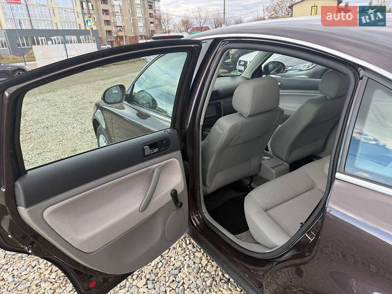 Седан Volkswagen Passat 2004 в Коломые