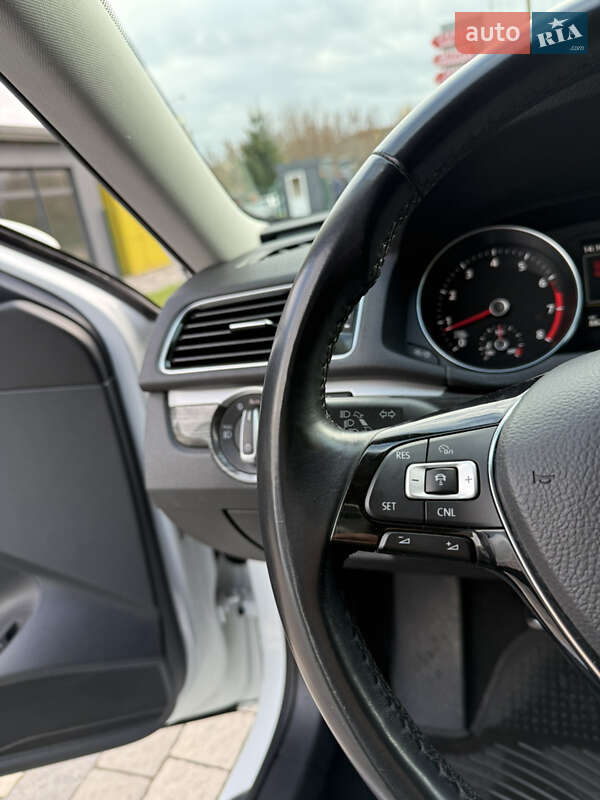 Седан Volkswagen Passat 2017 в Львові