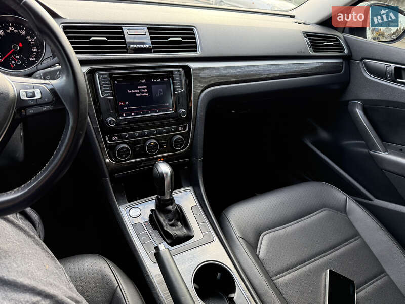Седан Volkswagen Passat 2017 в Львові
