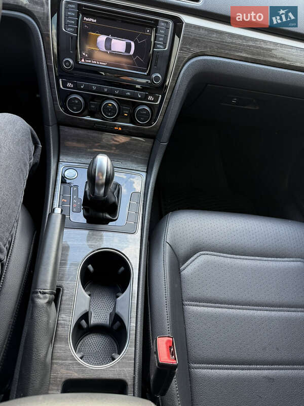 Седан Volkswagen Passat 2017 в Львові