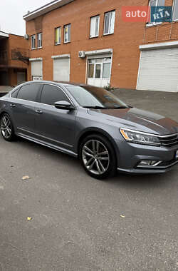 Седан Volkswagen Passat 2016 в Киеве