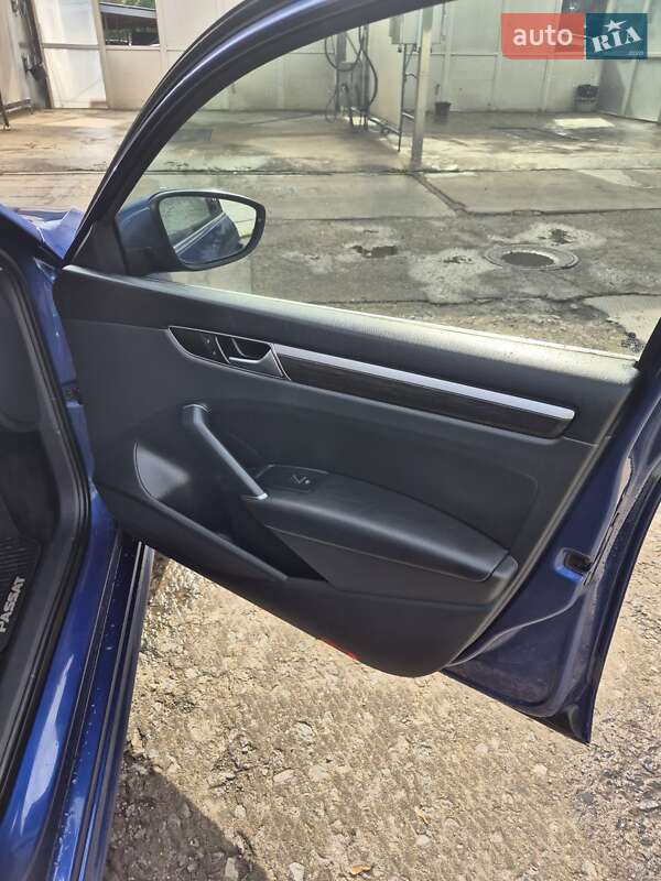 Седан Volkswagen Passat 2016 в Александрие