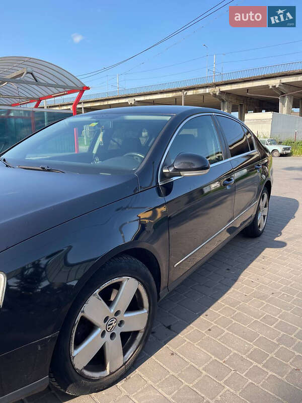 Седан Volkswagen Passat 2010 в Львове