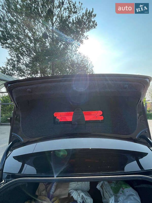 Седан Volkswagen Passat 2010 в Львове