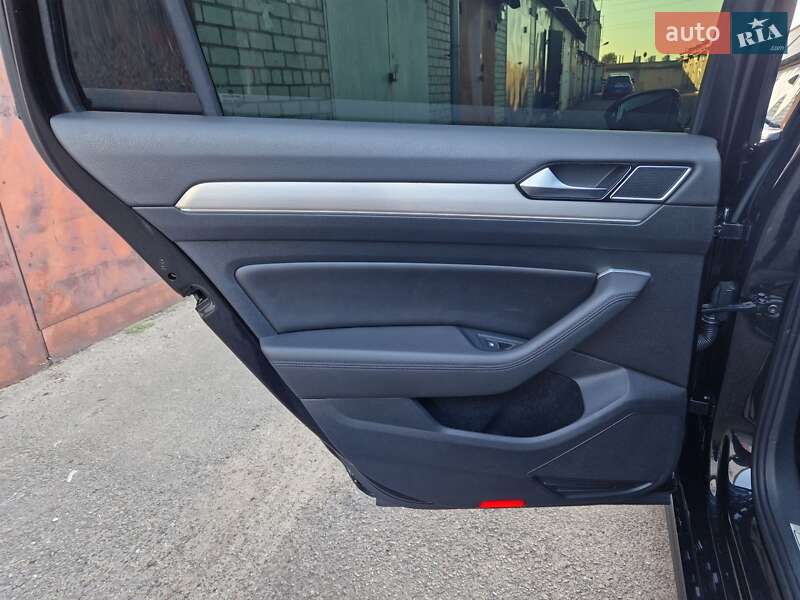 Универсал Volkswagen Passat 2016 в Киеве фото 47 Универсал Volkswagen Passat 2016 в Киеве