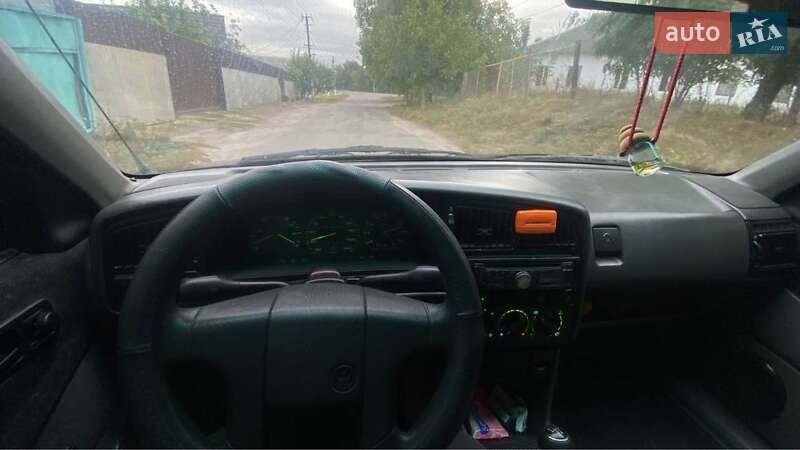 Седан Volkswagen Passat 1988 в Вишгороді