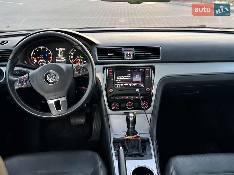Седан Volkswagen Passat 2012 в Хмельницком