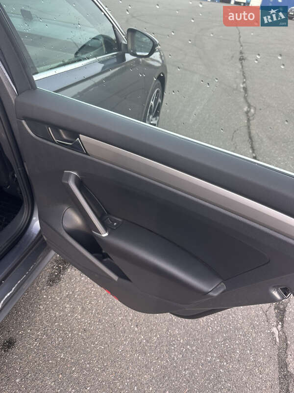 Седан Volkswagen Passat 2020 в Киеве