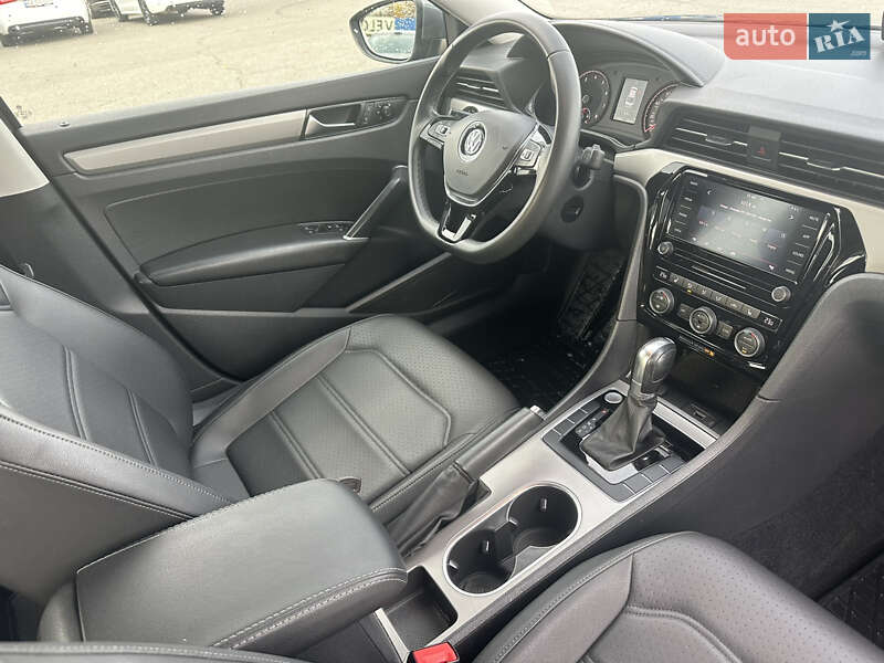 Седан Volkswagen Passat 2020 в Киеве