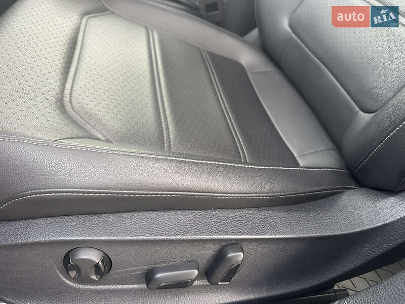 Седан Volkswagen Passat 2020 в Киеве